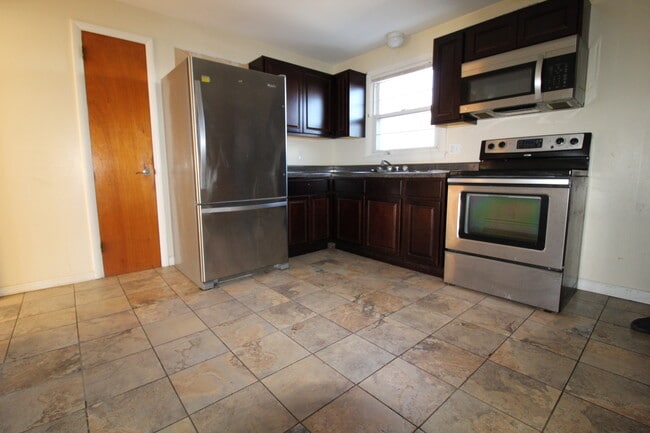 Photo - 14-20 Sisson St