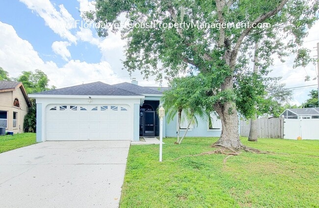Building Photo - CUTE 3 BEDROOM/2 BATH HOME WITH LARGE FENC...