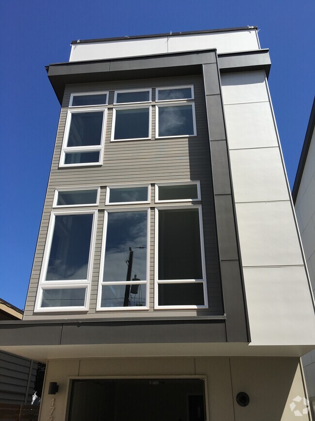 Building Photo - 1722 NW 63rd St Rental