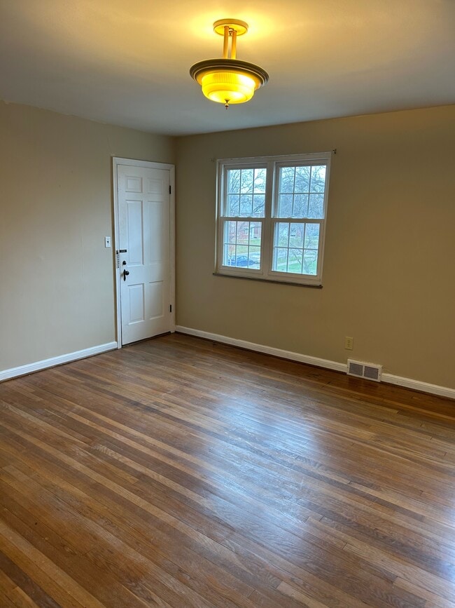 Photo - 2009 Elmwood Ave Unit D