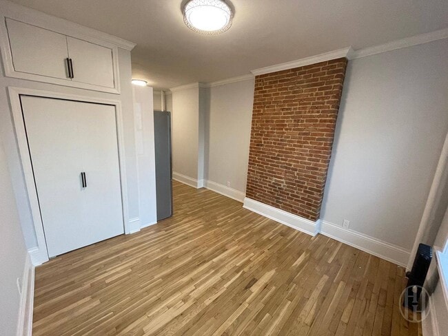 Photo - 425 E 73rd St Unidad 4RW