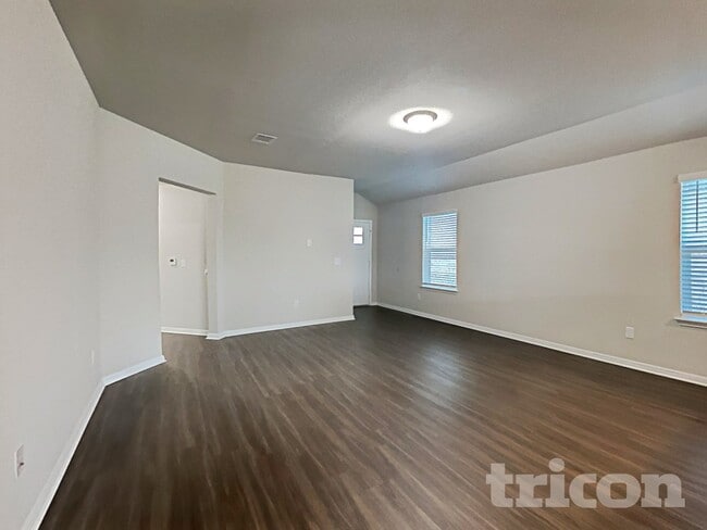 Photo - 441 Otto Ave