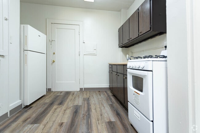 Interior Photo - 502 University Apartments