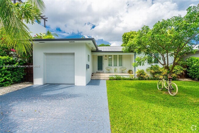 Building Photo - 1749 Bay Dr Rental