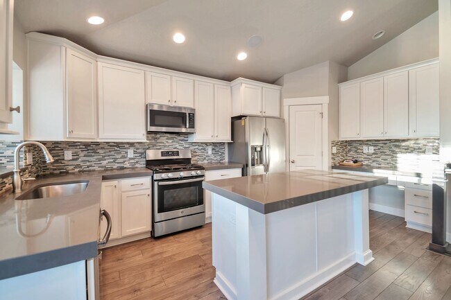 Photo - Incredible 6 bedroom Rambler in West Jordan