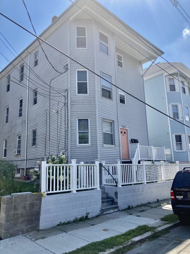 Photo - 16 Woodlawn St Apartments