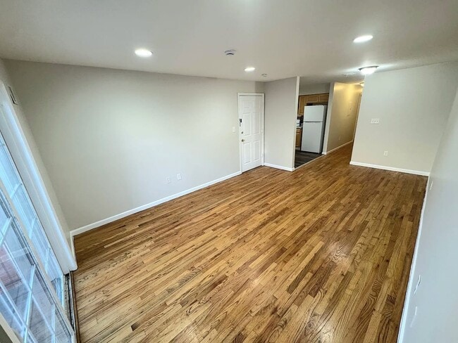 Photo - 305 S 6th St