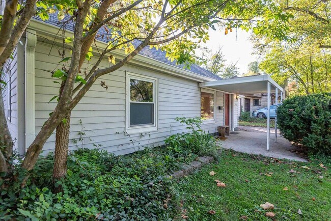 Photo - 817 S Henderson St