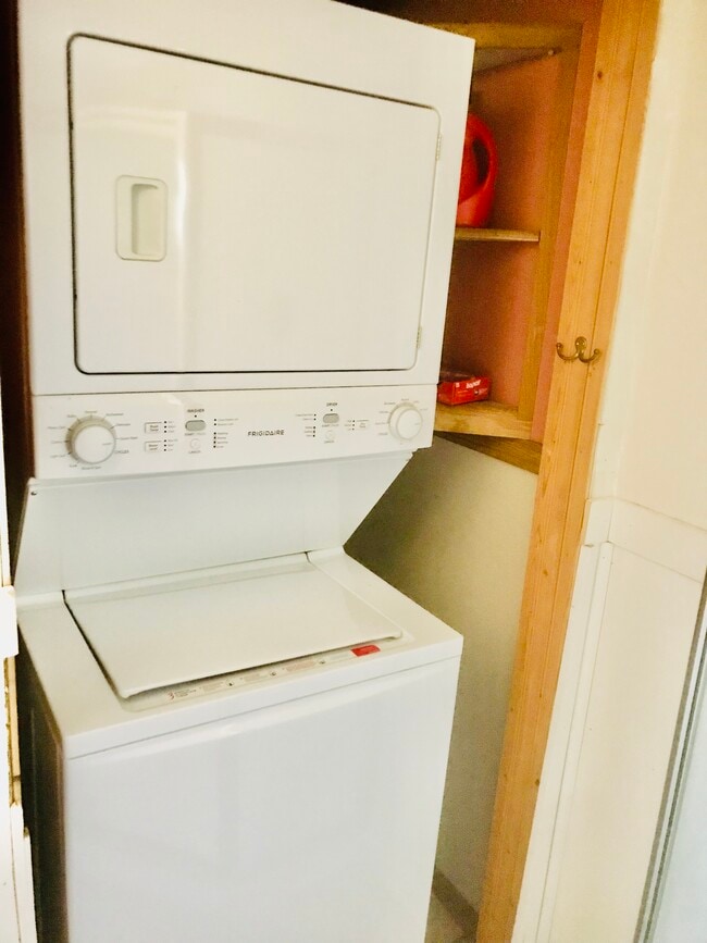 Photo - 916 Tyler St