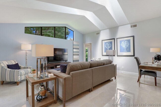 Photo - 156 Thornton Dr