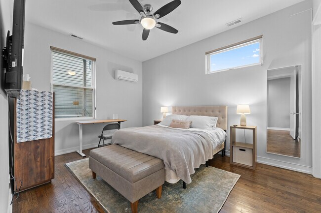 Photo - 2437 W Jackson Blvd