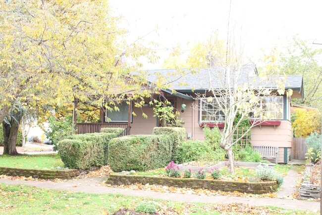 Photo - Charming bungalow with bonus office or Art...
