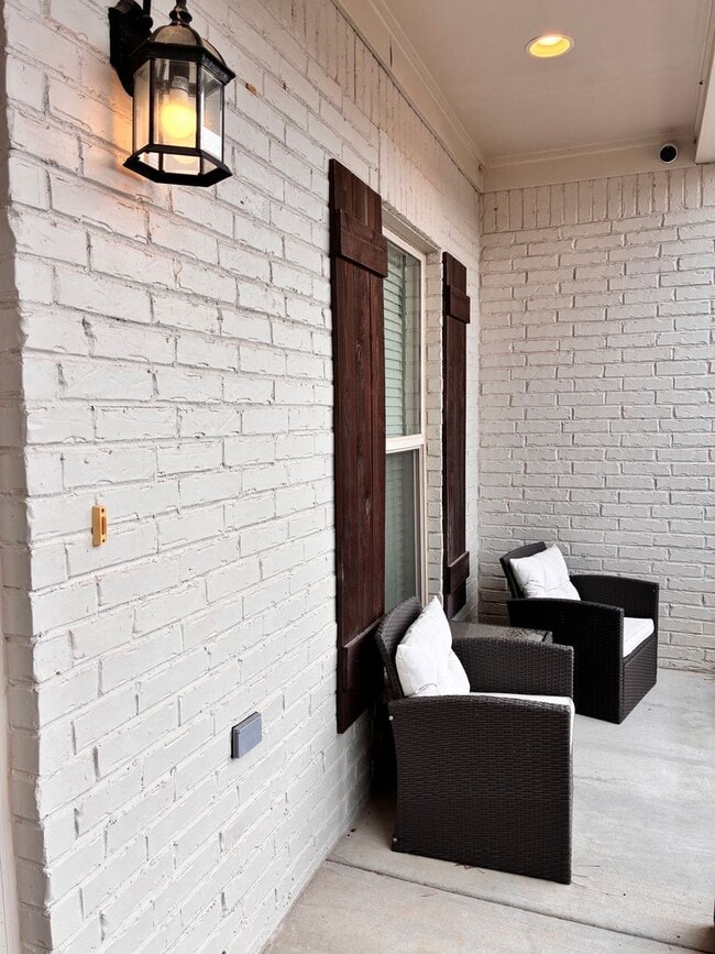 Photo - 4 bed 4.5 bath unit in West End neighborhood!