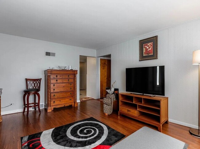 Photo - 9056 Lamon Ave