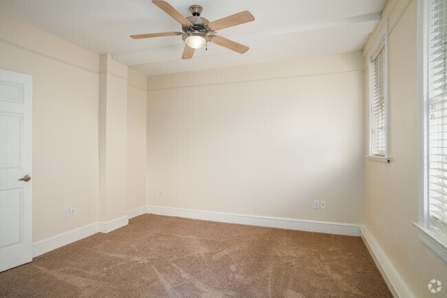 1BR, 1BA - 577SF - Primary Bedroom