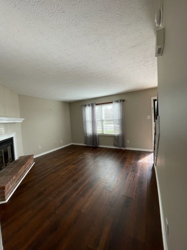 Photo - West Knoxville!  Short or long term lease options available .  2 bedroom with additional large bo...