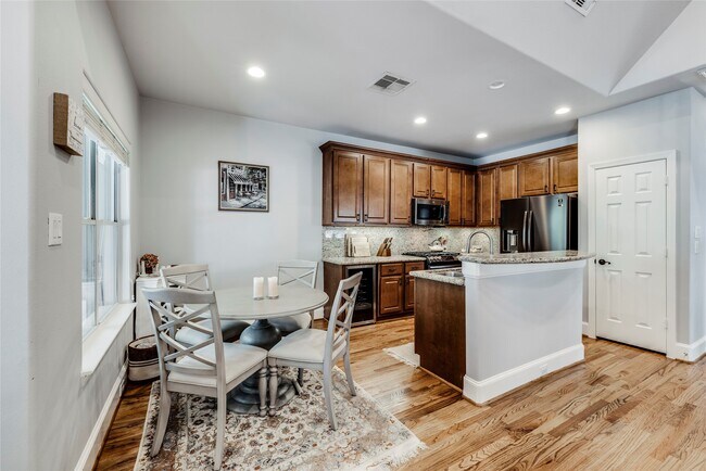 Photo - 5212 Washington Ave