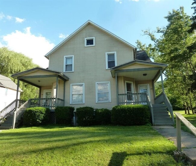 Building Photo - 120 W 6th St