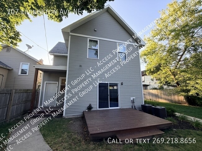 707 Livingston Ave NE