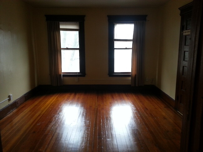 living room - 37 Woodland St Apartment