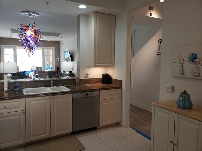 Photo - 9 Harbour Isle Dr E Unit 102