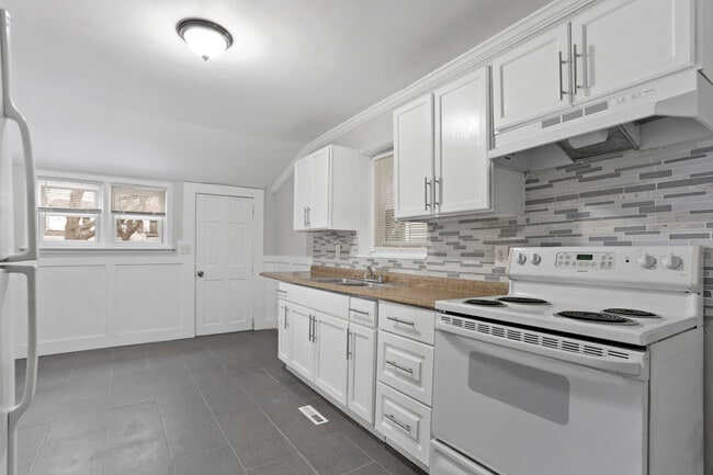 Photo - 393 Huntington St