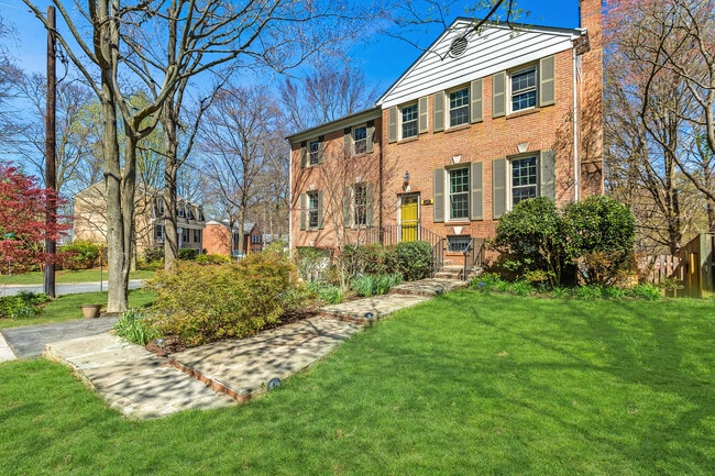 Photo - 4 Bed 4.5 Bath - Bethesda  Single Family Colonial - 2 Car Garage