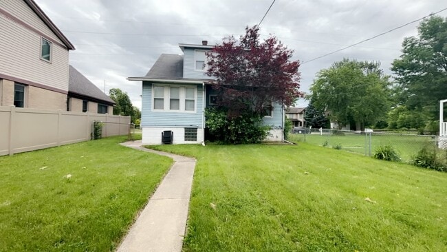 816 Orange St Unidad Upper unit