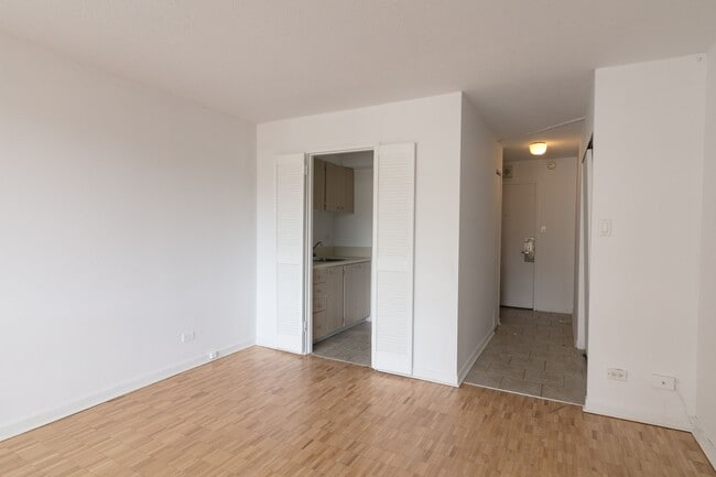 Building Photo - 1975 Maisonneuve Blvd W Unit 1208