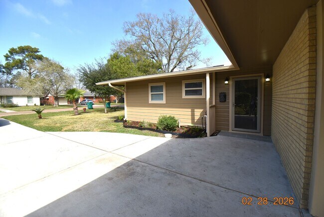 Photo - 623 Honeysuckle Dr