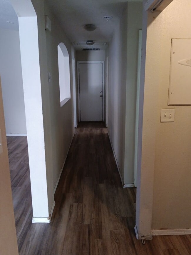 Photo - 4 Bedroom, 2 Bathroom! Lovely Home Coming ...