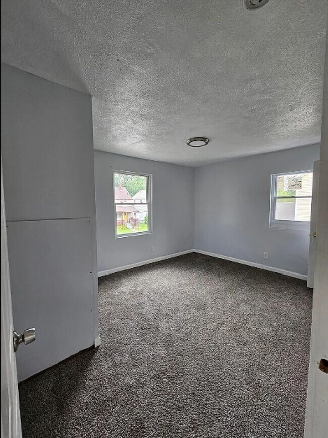 10422 Dove Ave