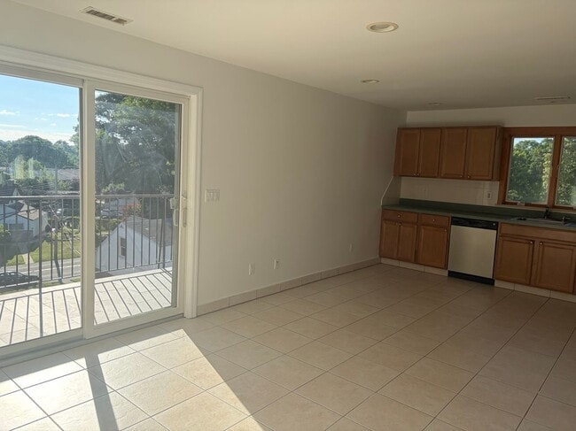 Photo - 229 Kingston Ave Unit 2