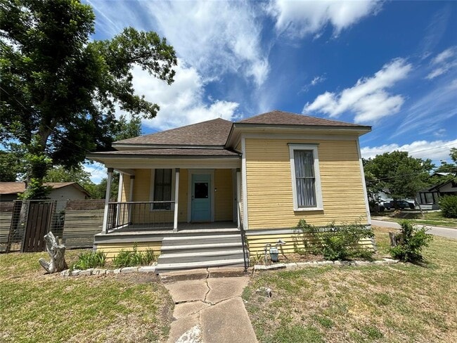 Photo - 1009 Kimbro St House
