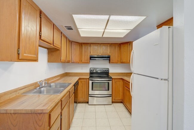 Photo - 2921 Country Manor Ln