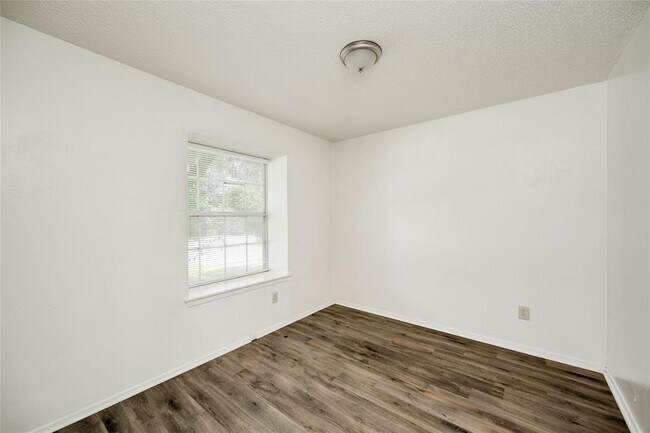 Photo - 7918 West Gate Blvd