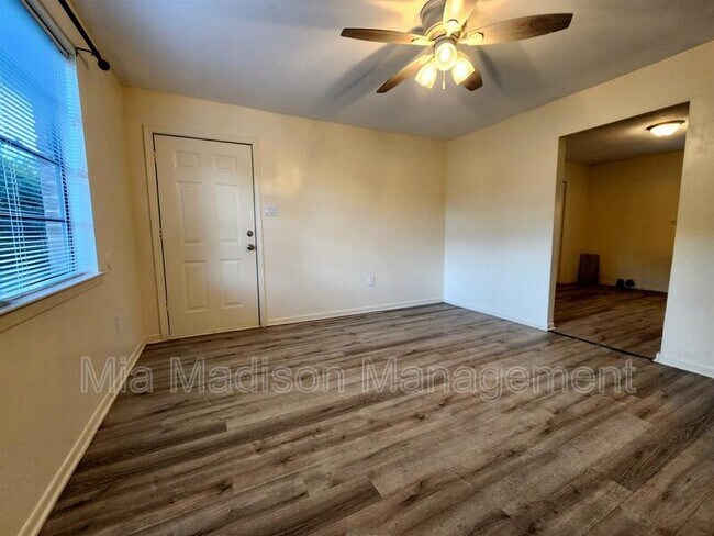 Photo - 5340 La Roche Ave Unidad #2 Rental