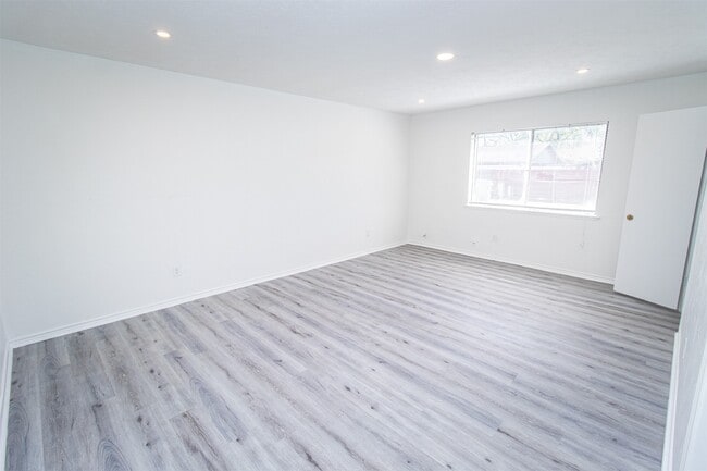 Photo - 14010 Meyersville Dr