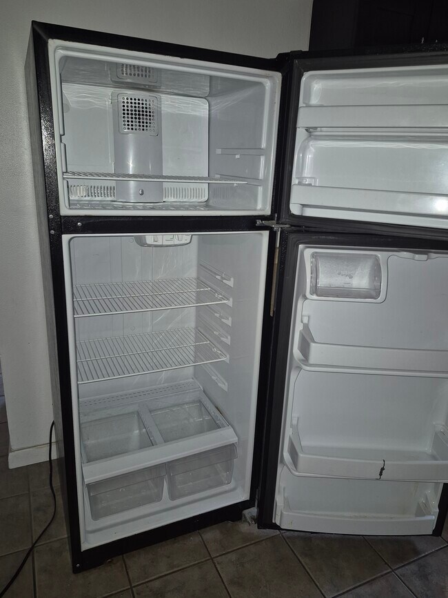 Fridge - 2884 Oaklawn Ave Unit #B