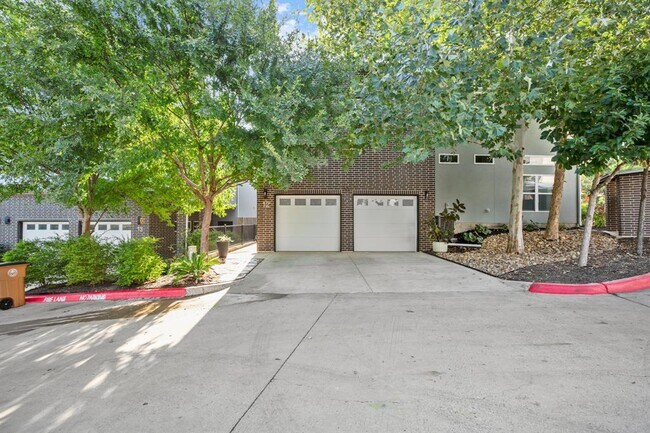 Building Photo - 3905 Clawson Rd Unit 12