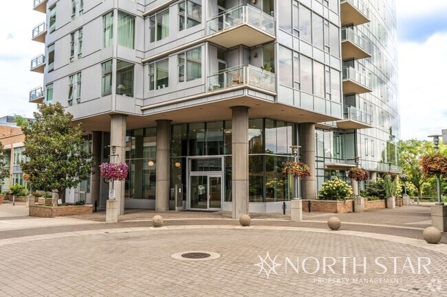 Building Photo - Stunning Views at The Strand Rental