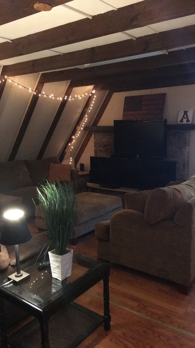 Photo - 166 Knowles Haven Ln