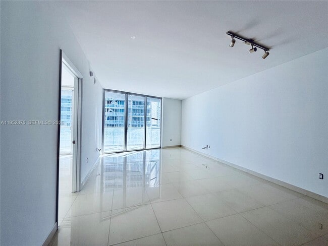 Photo - 475 Brickell Ave Unidad 3611