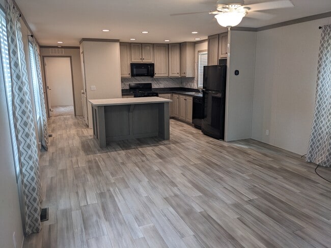 Photo - 855 W Jefferson St