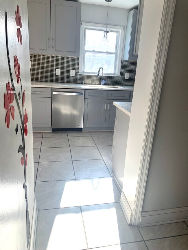 Photo - 174 E Huntingdon St