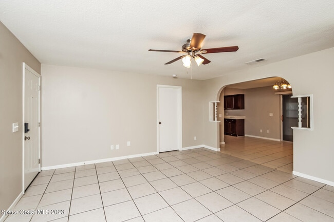 Photo - 271 Maywood Ave NW