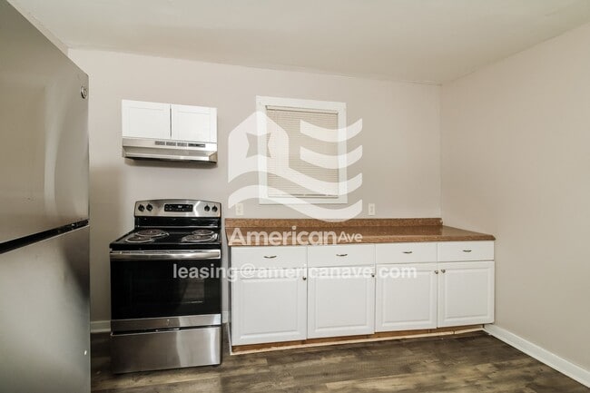 Photo - 2430 Stark St