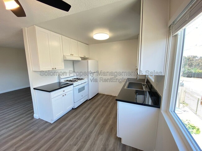 Building Photo - 1311 W Puls St Unit C