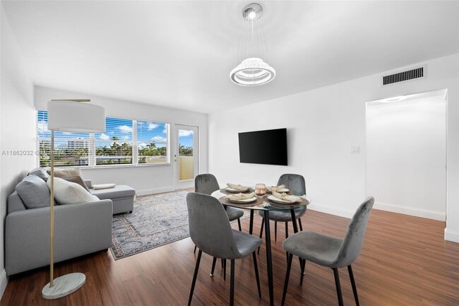 Building Photo - 401 Golden Isles Dr Unit 406 Rental