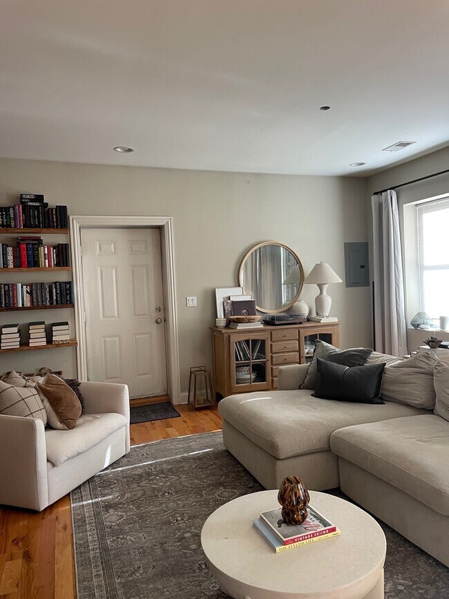 Photo - 2709 N Washtenaw Ave Unit 3S